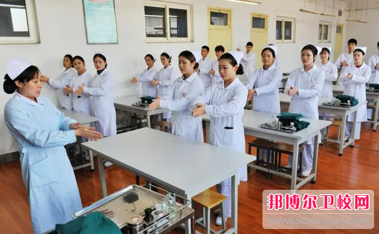 2023年重庆女生学护理学校好不好找工作
