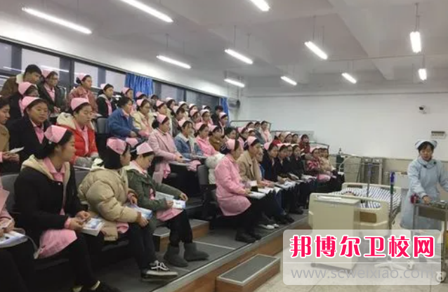 2023年重庆职高和护理学校有哪些区别